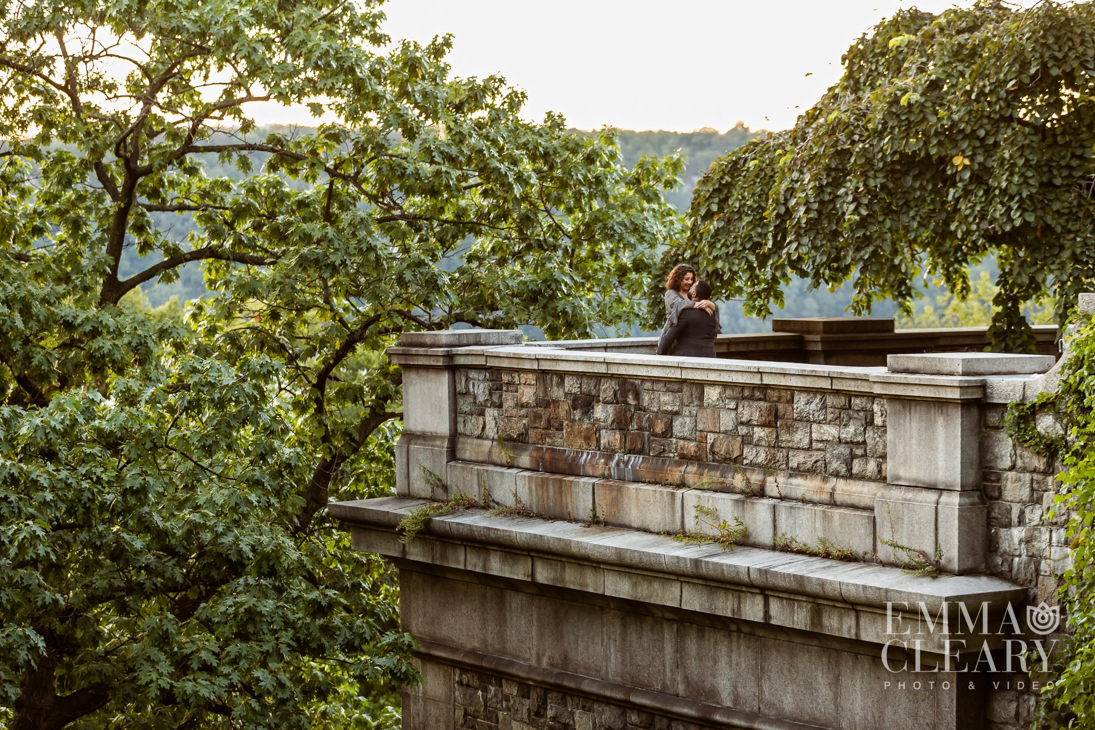 engagement photo in Fort Tryon Park