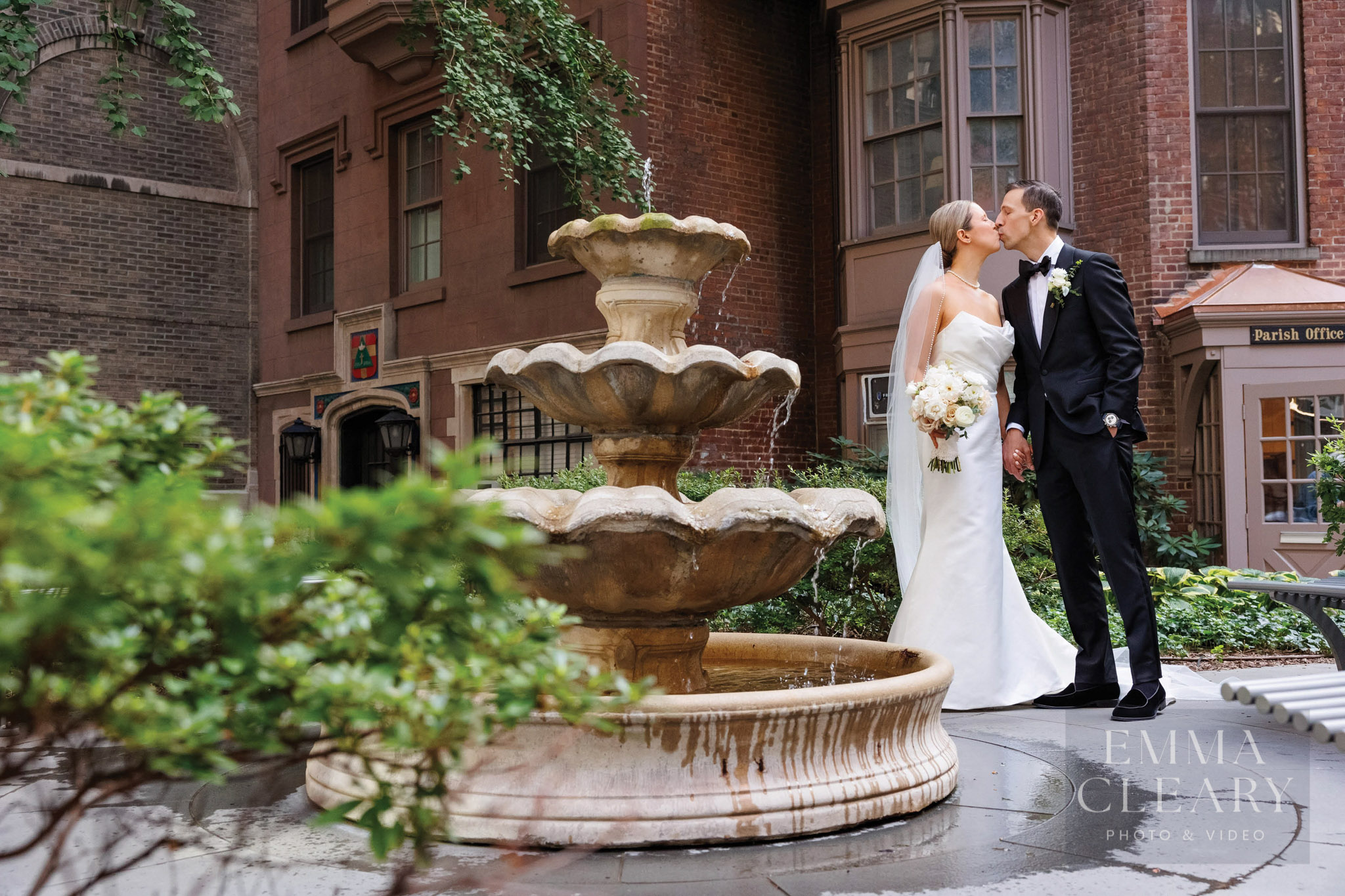 Wedding kiss near fountain