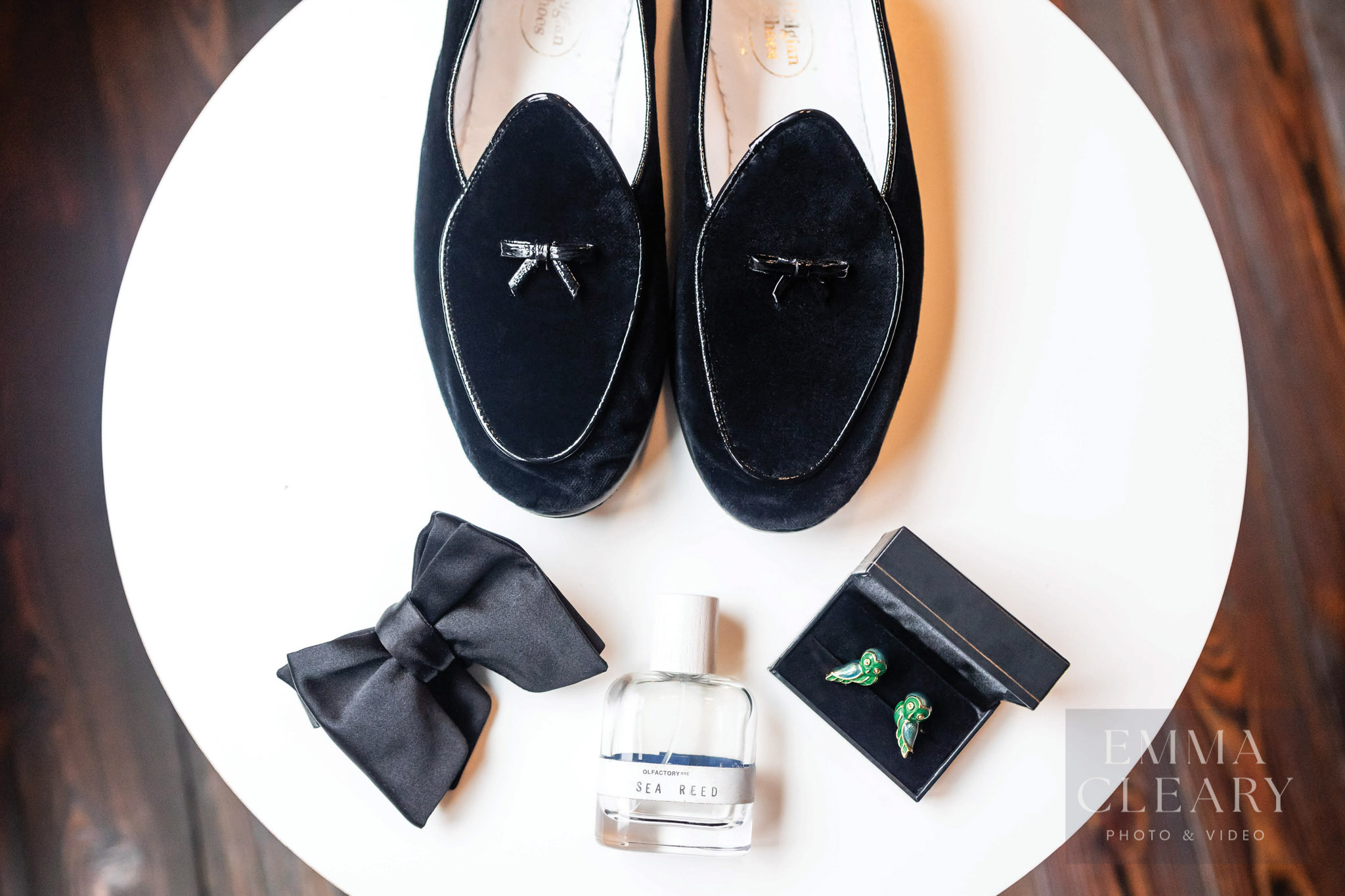 Groom's shoes, bow tie and other details