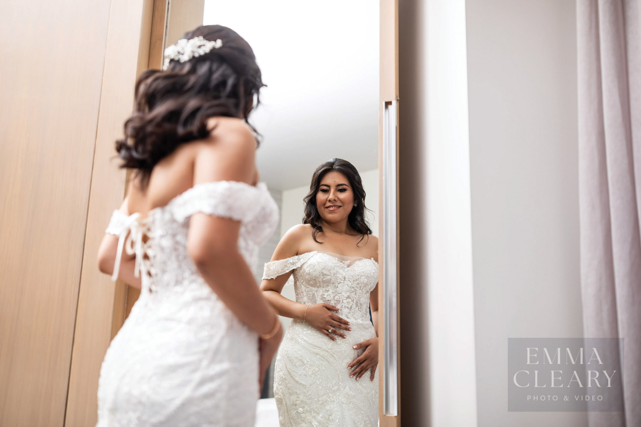 Bride near the mirror