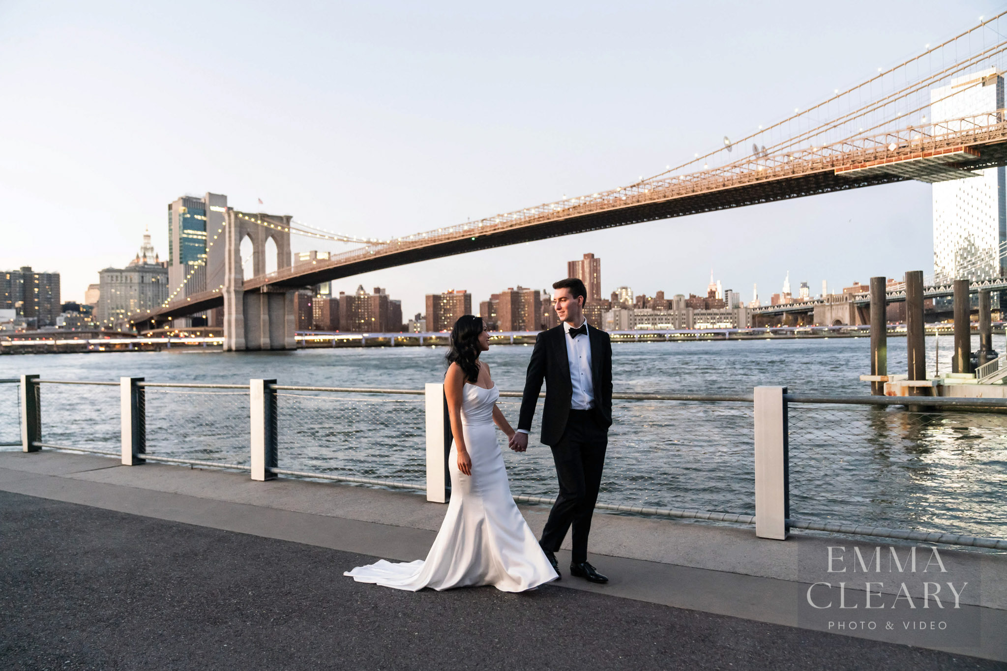 Wedding photo with Brooklyn Bridge view