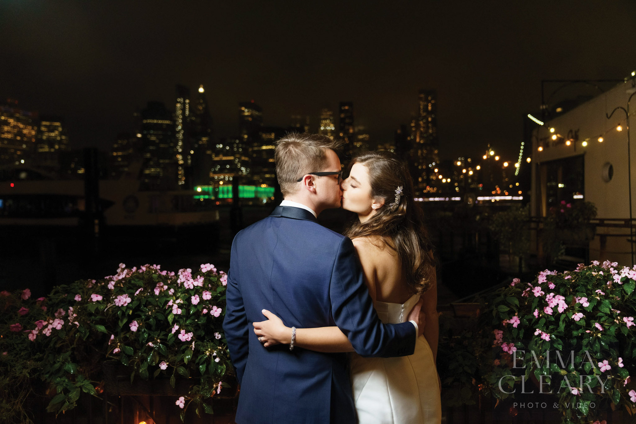 A couple's kiss with a view of the city