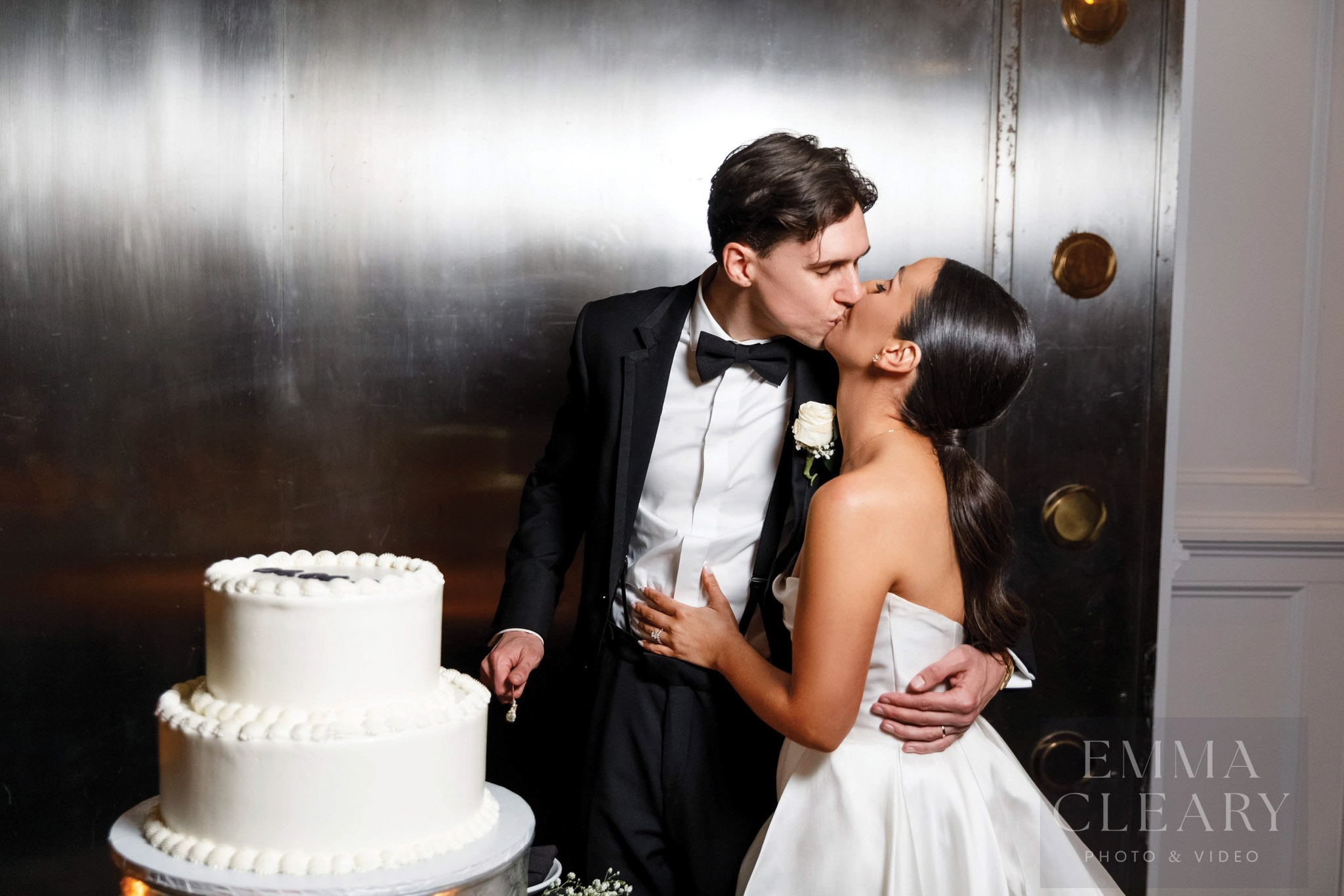 Wedding cake and couple