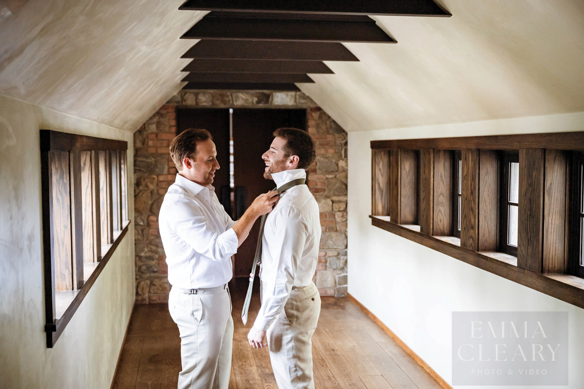 Best man helps the groom
