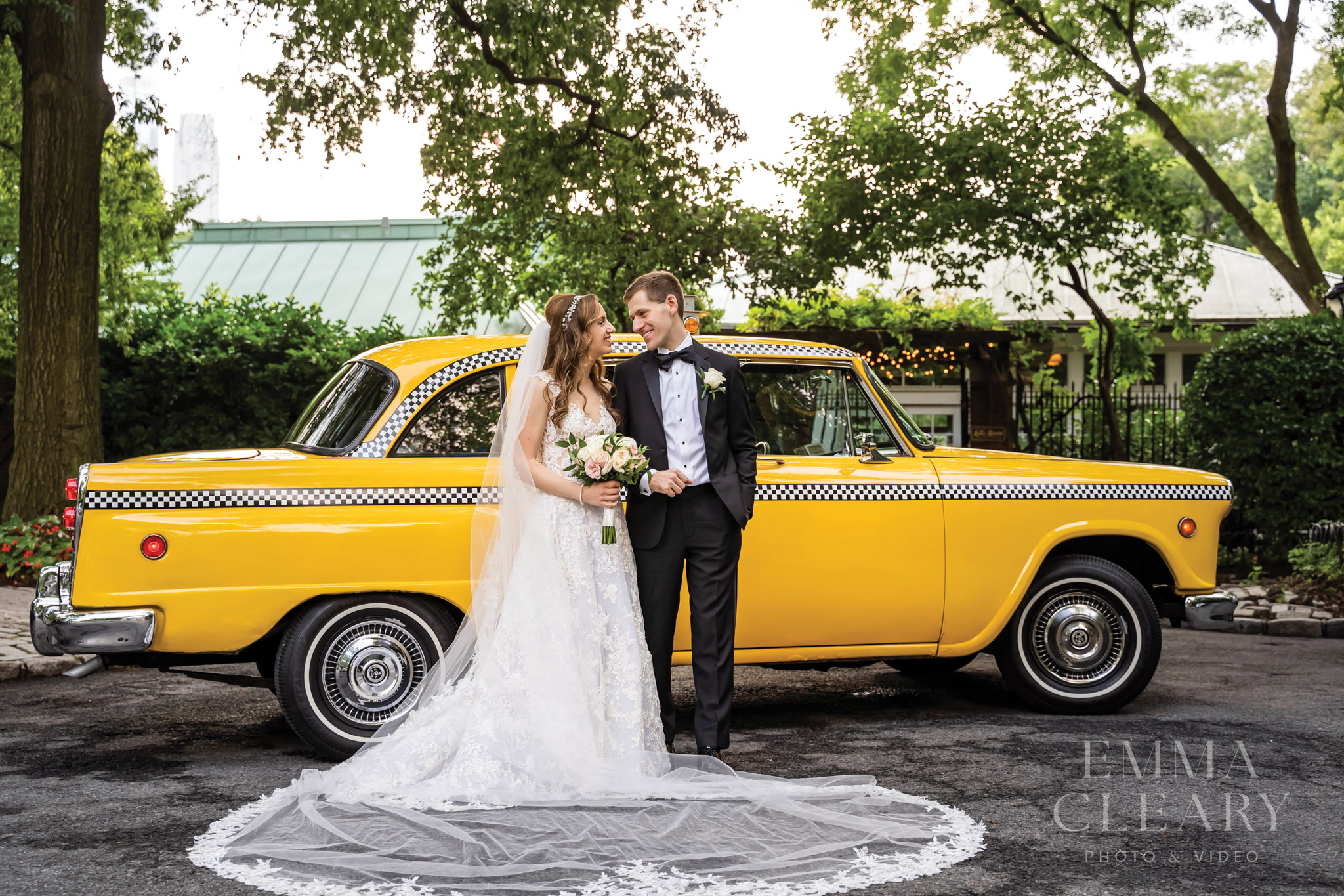 Wedding photo on the background of a retro taxi