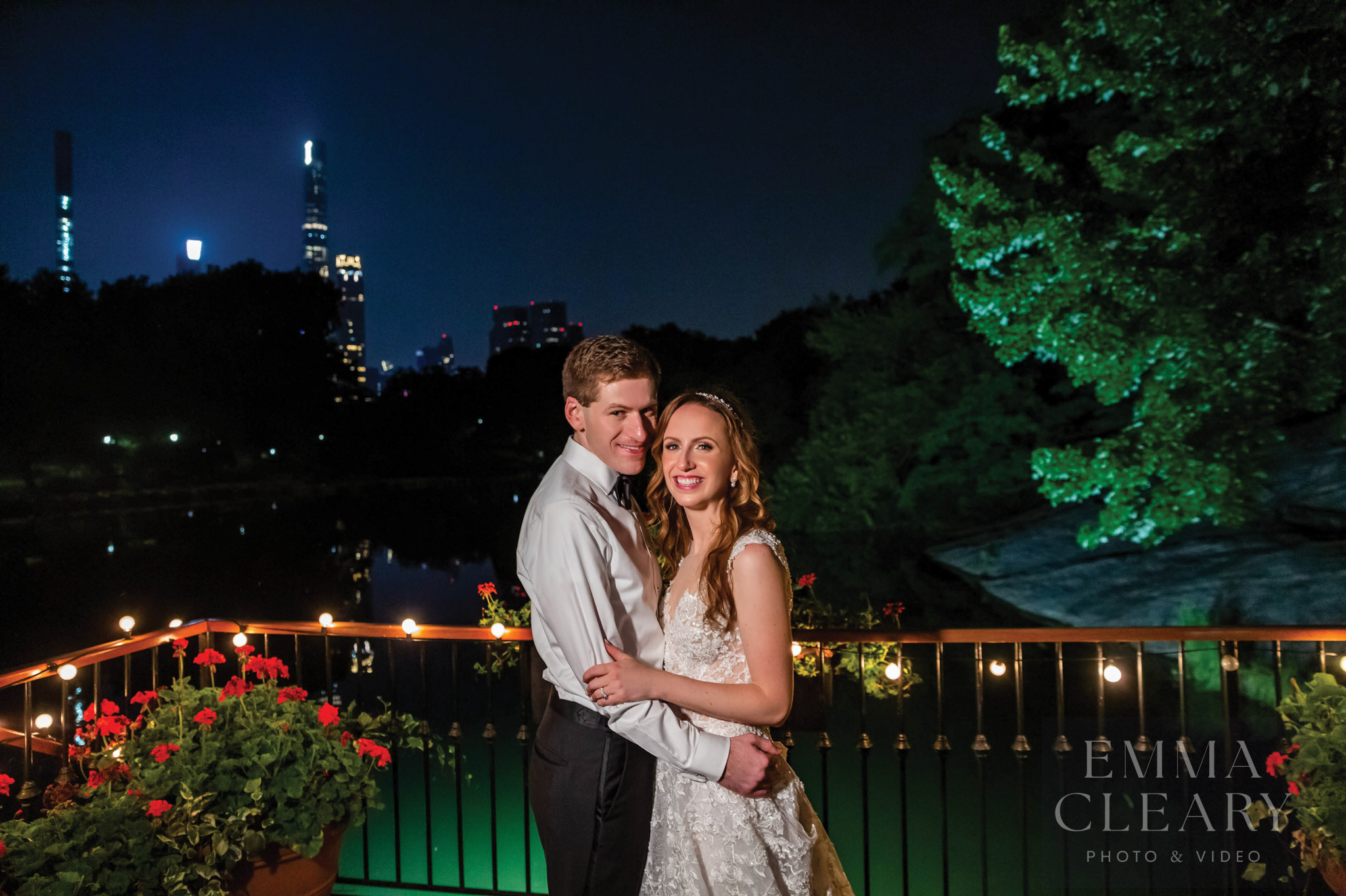 Night photo of the bride and groom