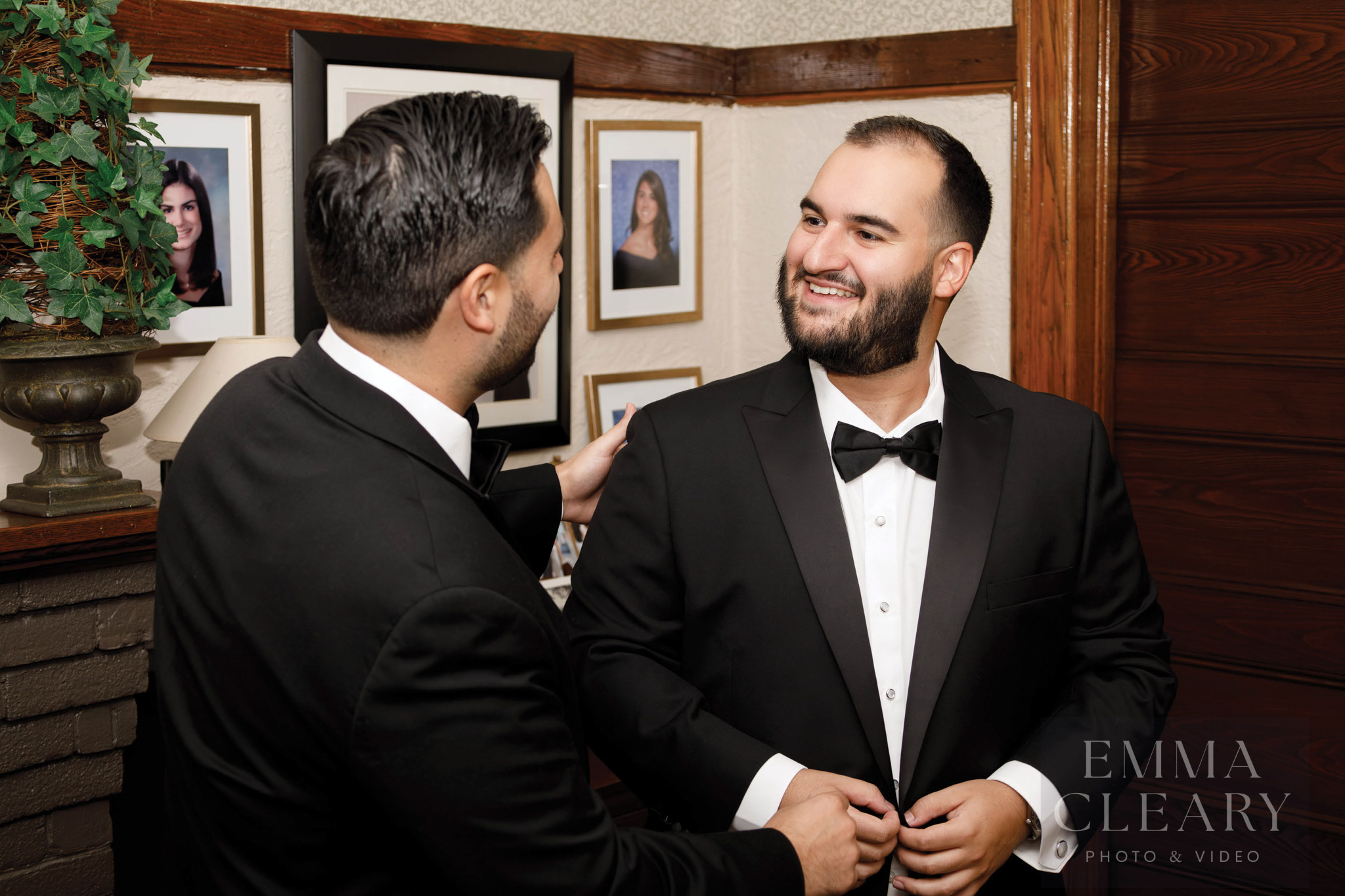 Best man helps the groom