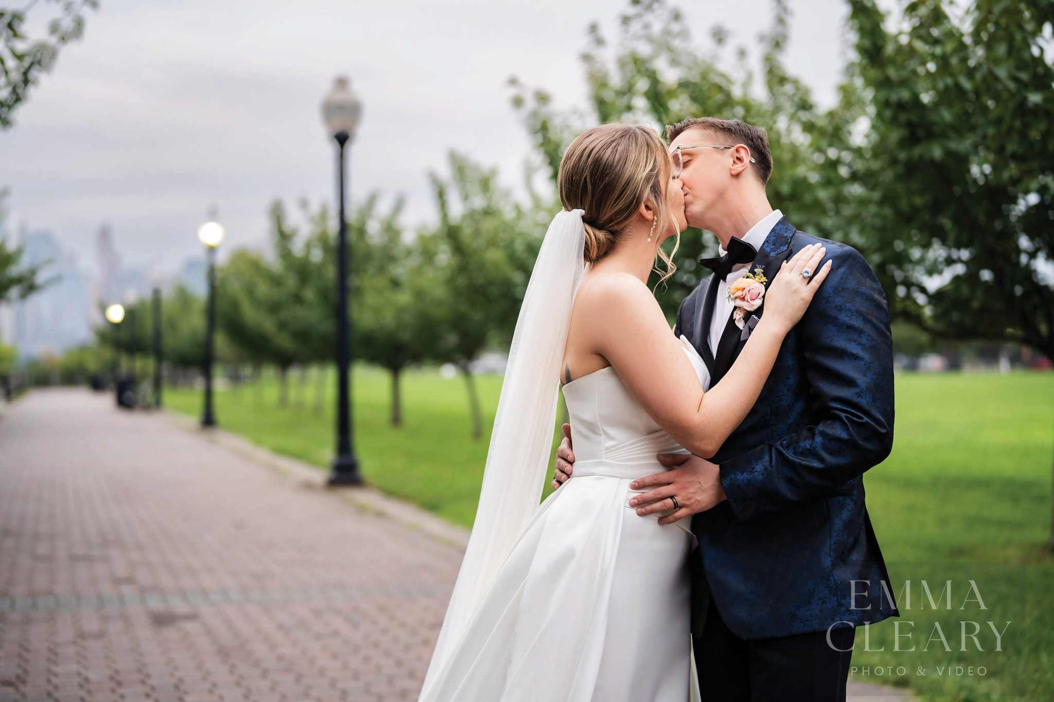 The kiss of the bride and groom