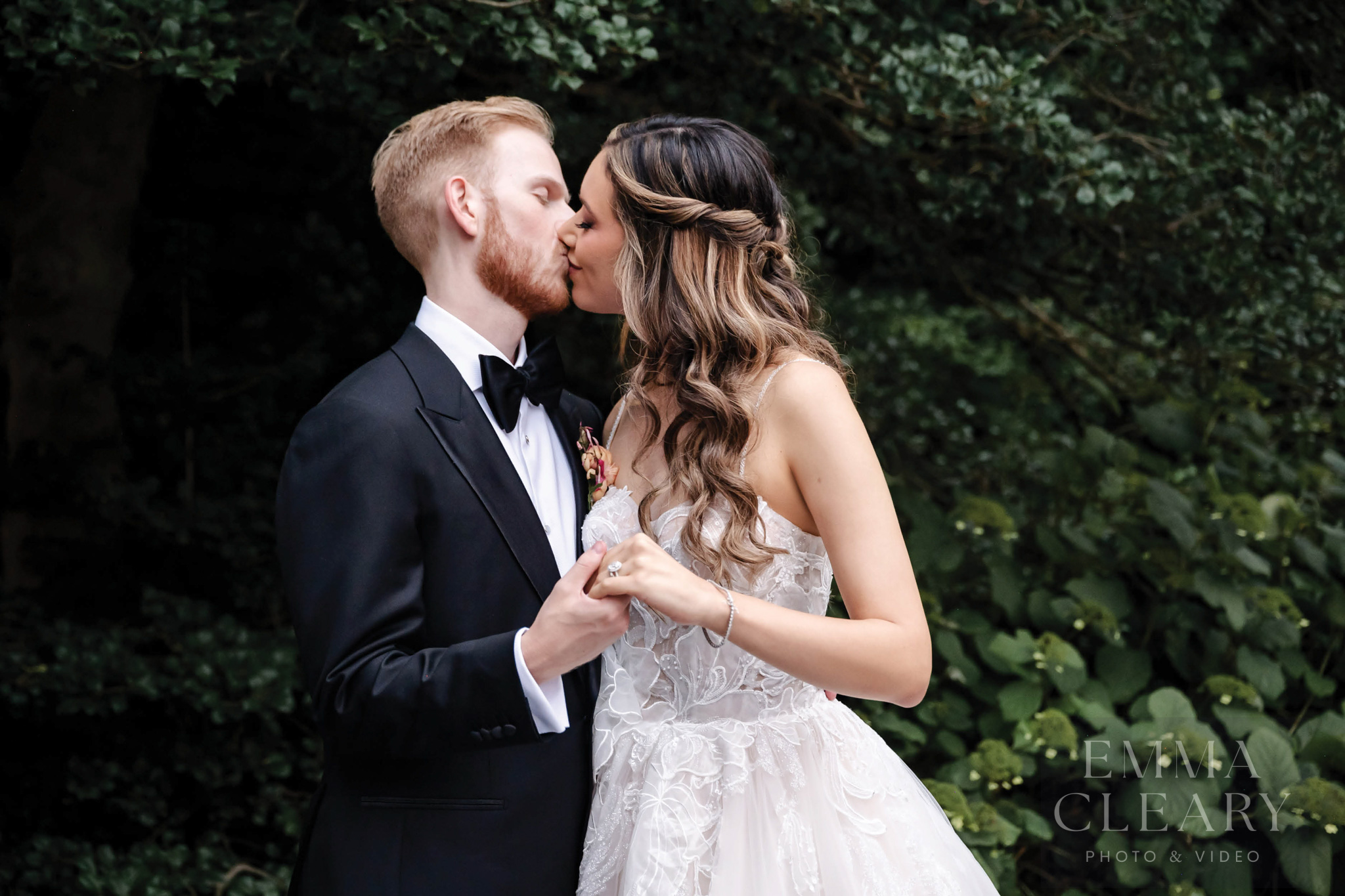 The kiss of the bride and groom