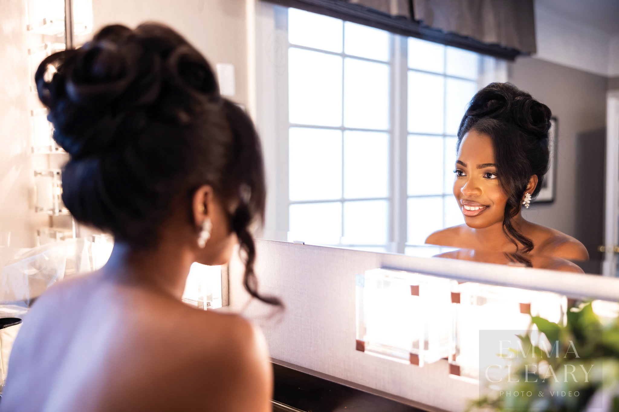 Bride near the mirror