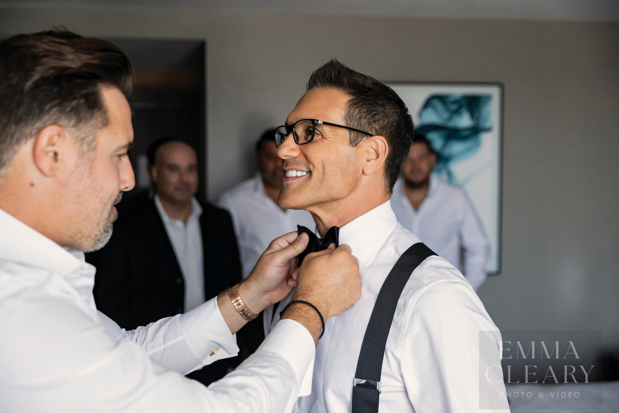 Best man helps the groom