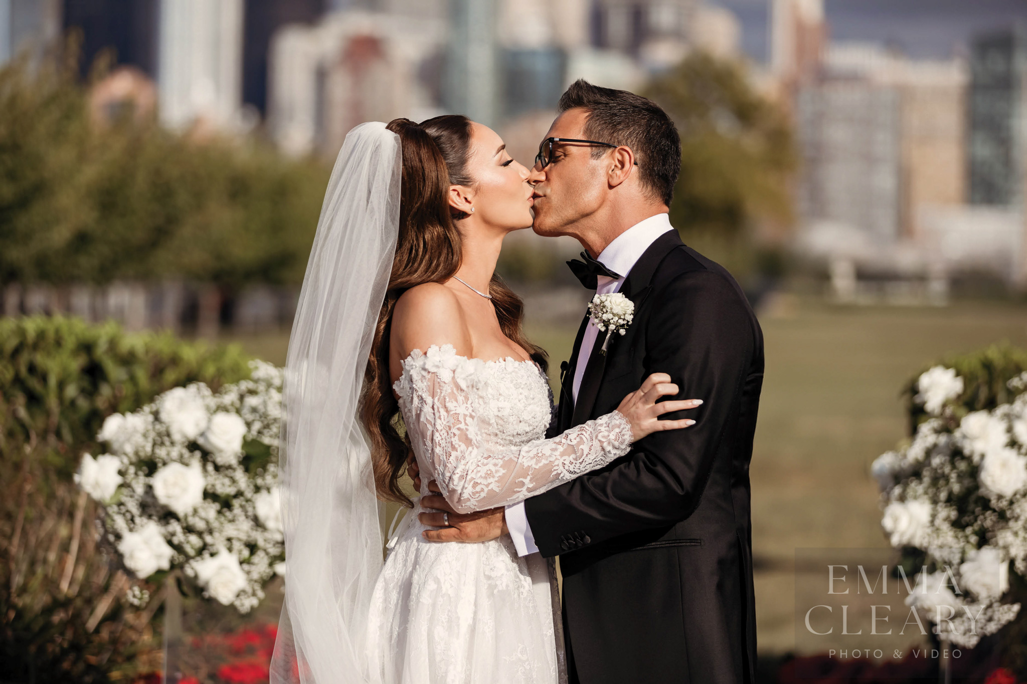 Liberty House Wedding kiss