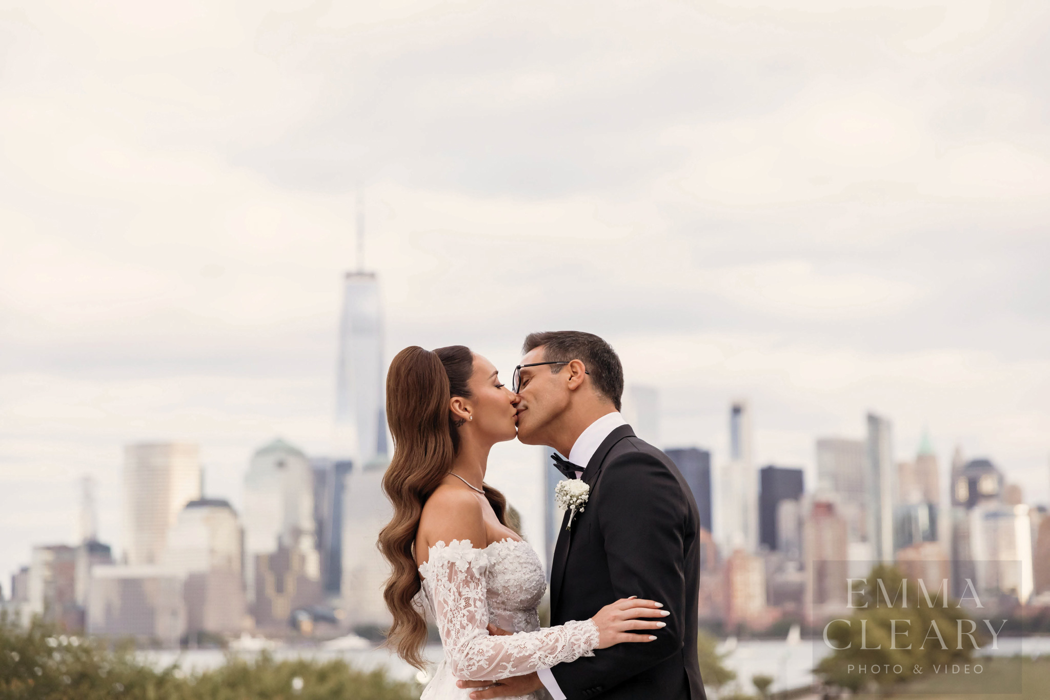 Liberty House Wedding kiss