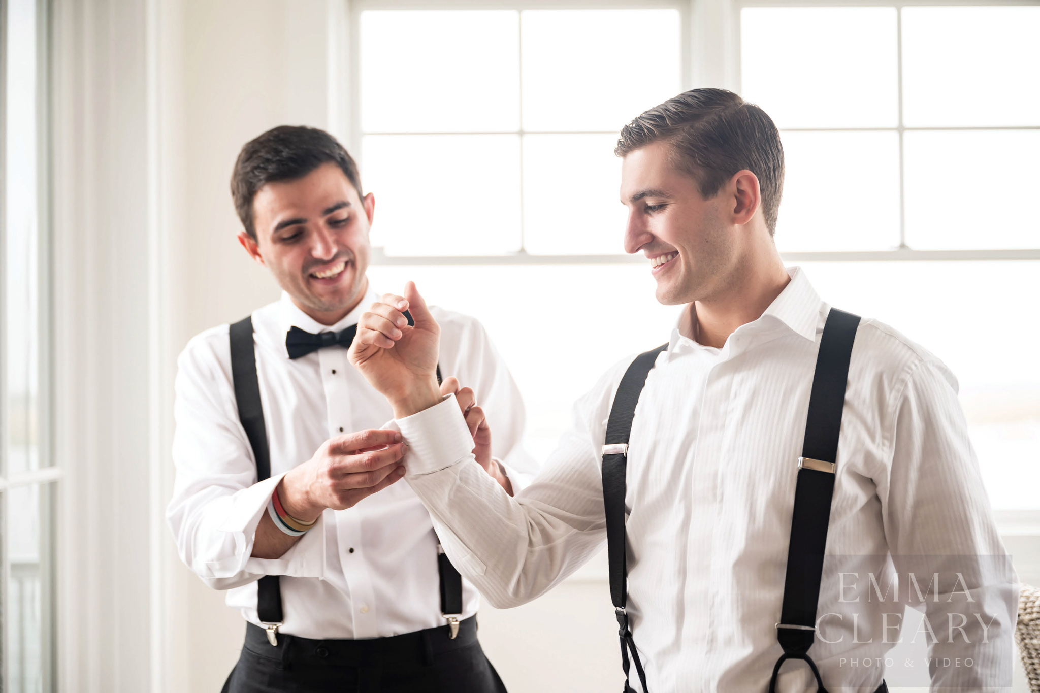 The best man helps the groom