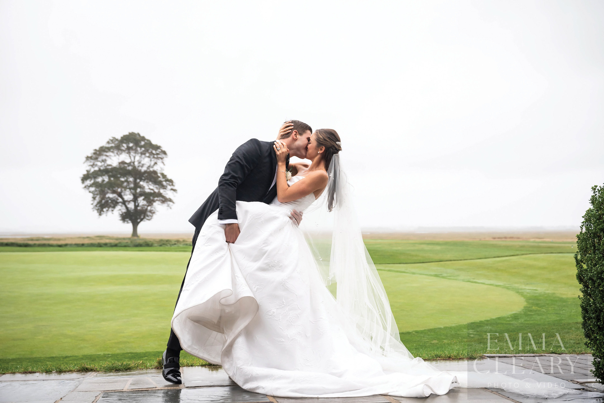 Rockaway Hunting Club Wedding kiss