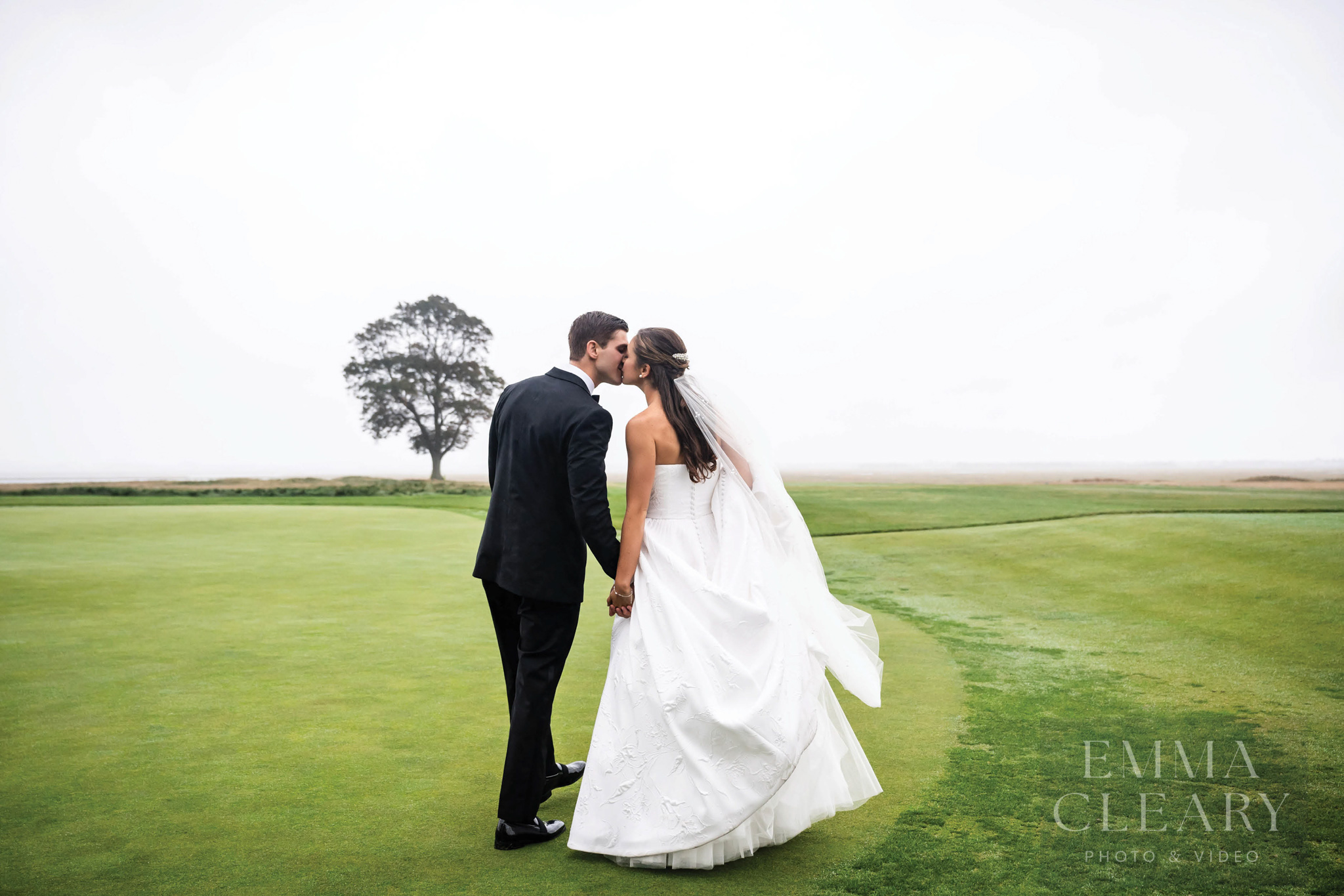 Rockaway Hunting Club Wedding kiss