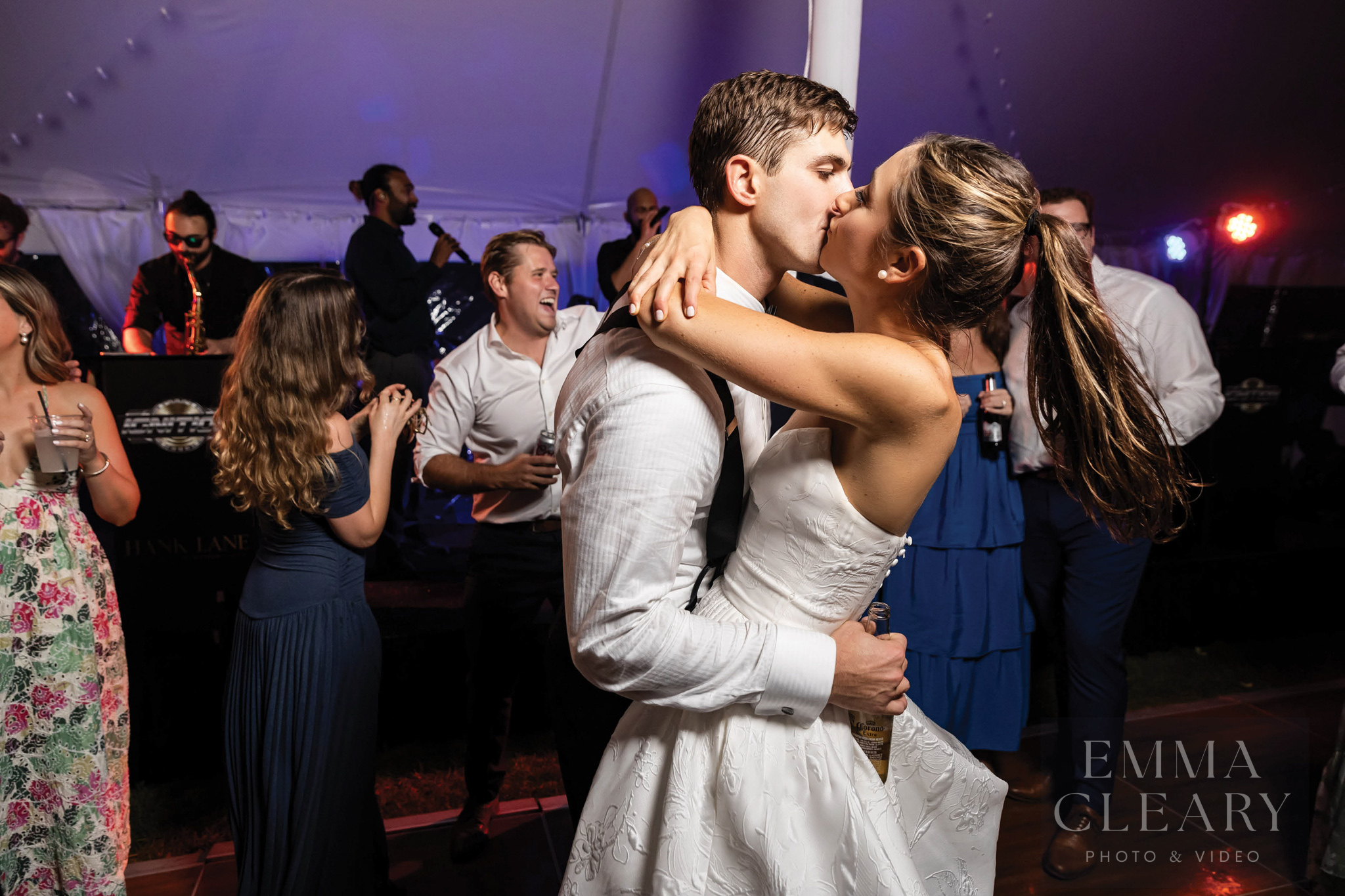 Rockaway Hunting Club Wedding kiss