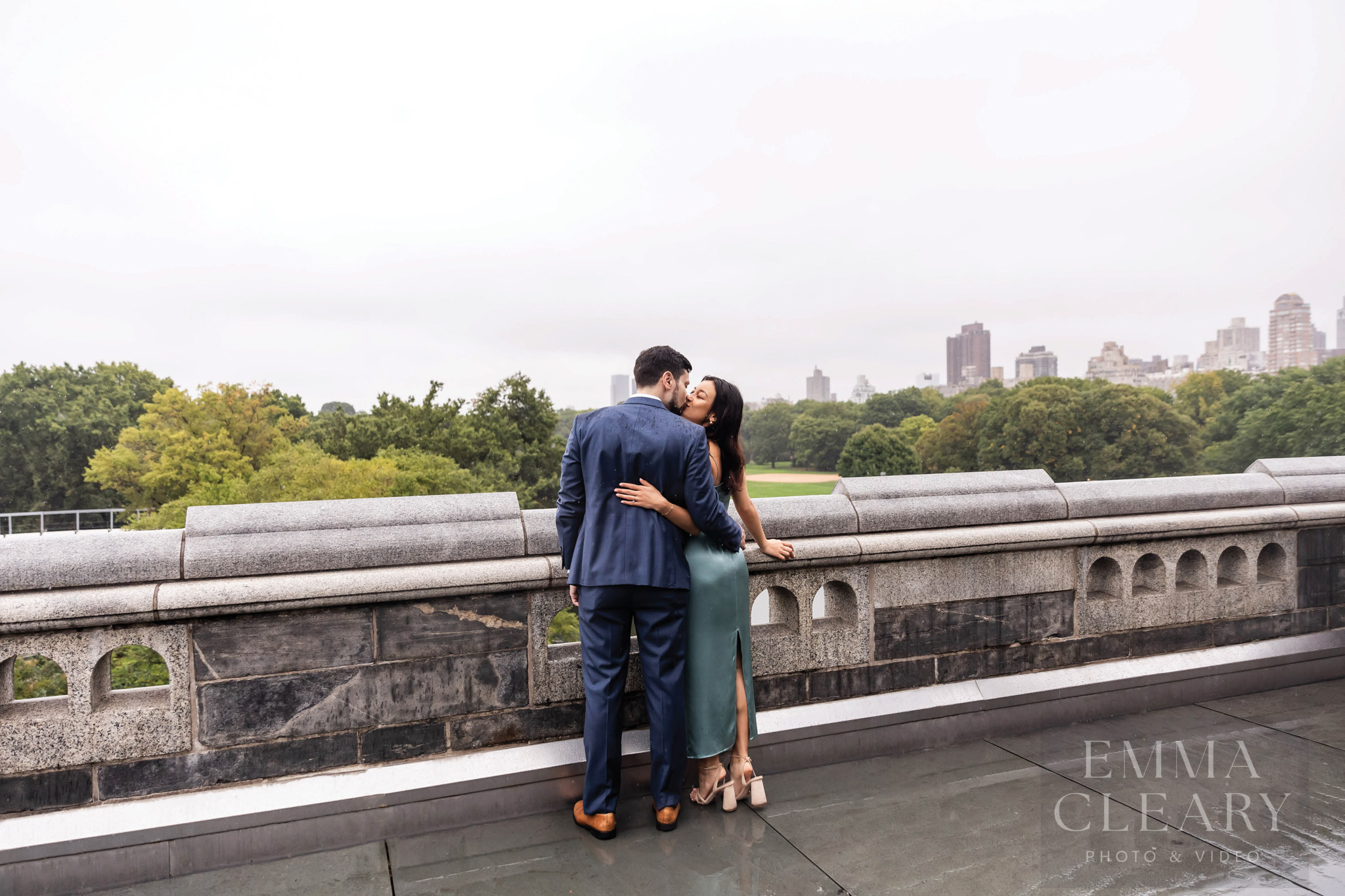 Central Park An engagement kiss