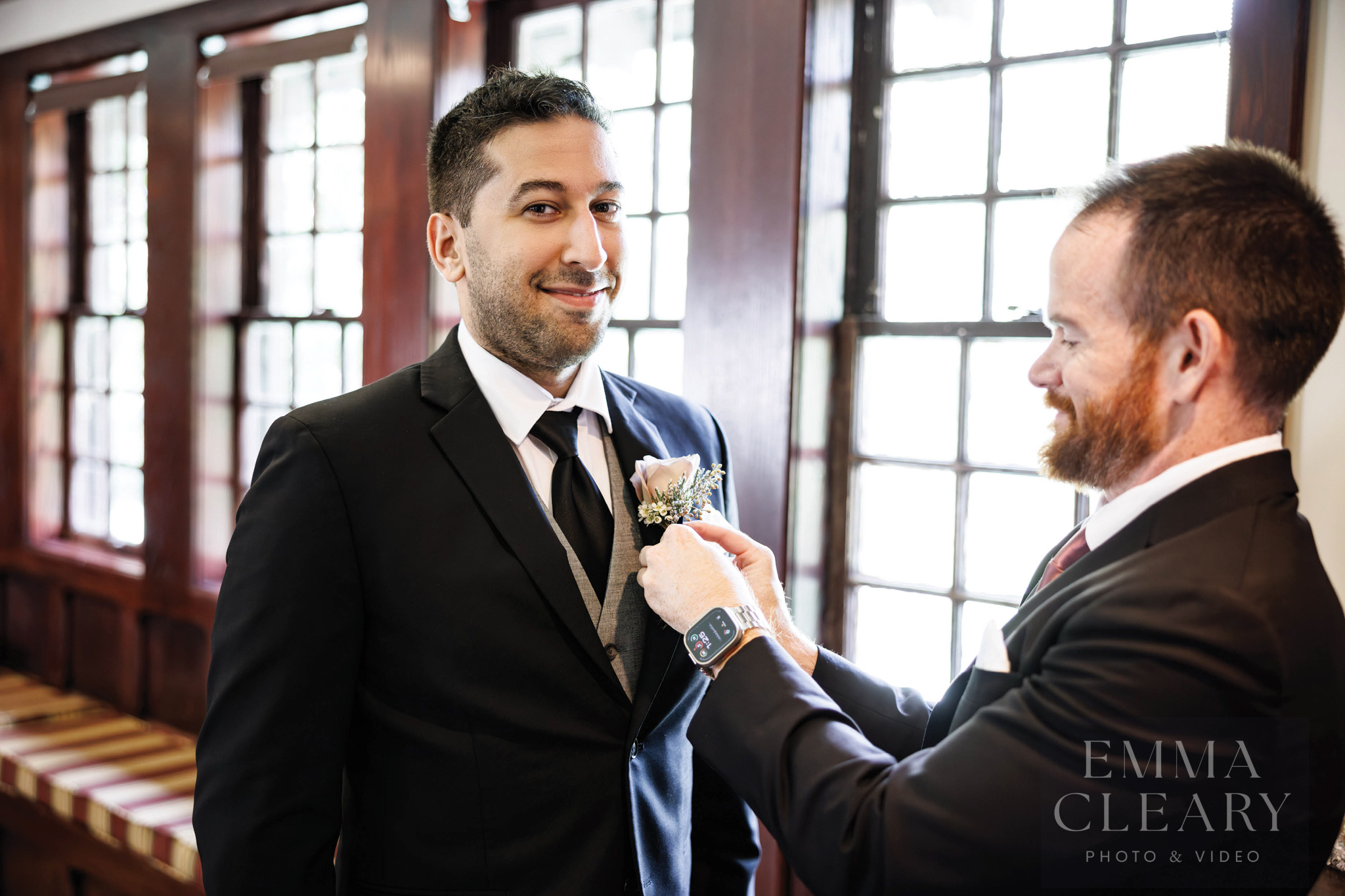 Best man helps the groom