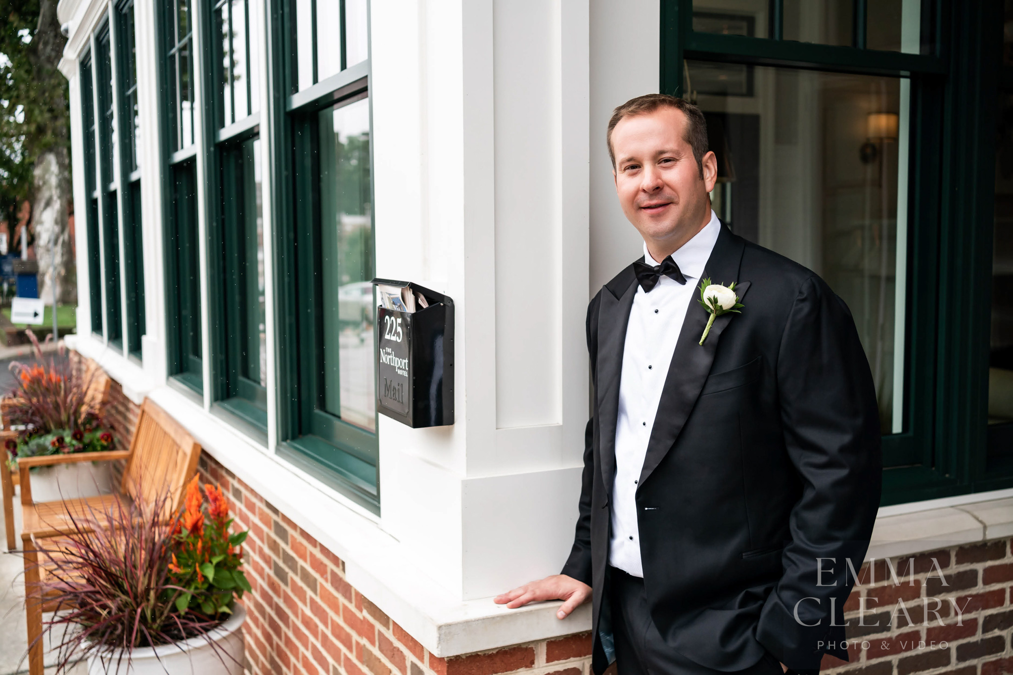 Outdoor groom's portrait