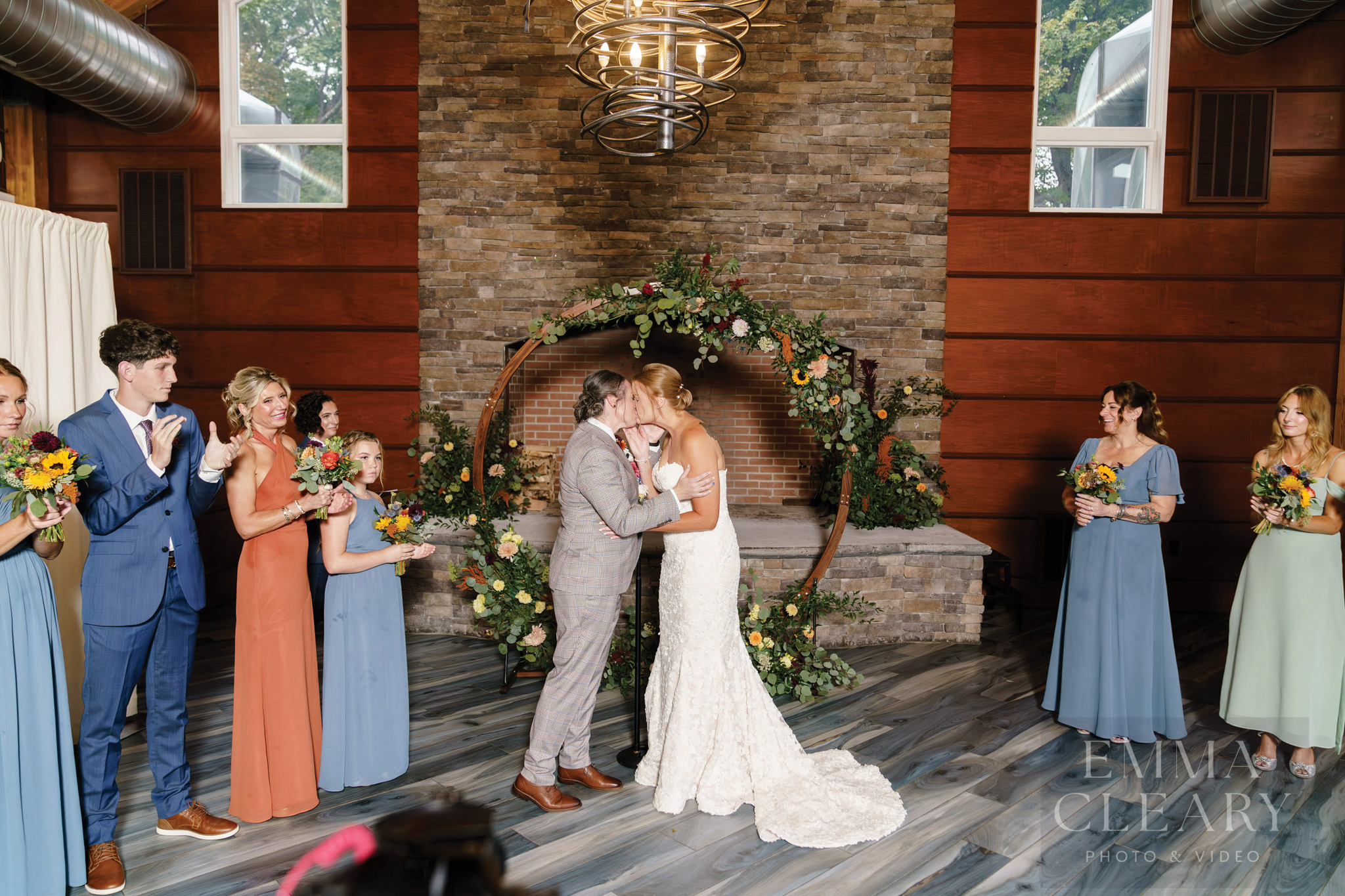 Stone House at Stirling Ridge Wedding kiss