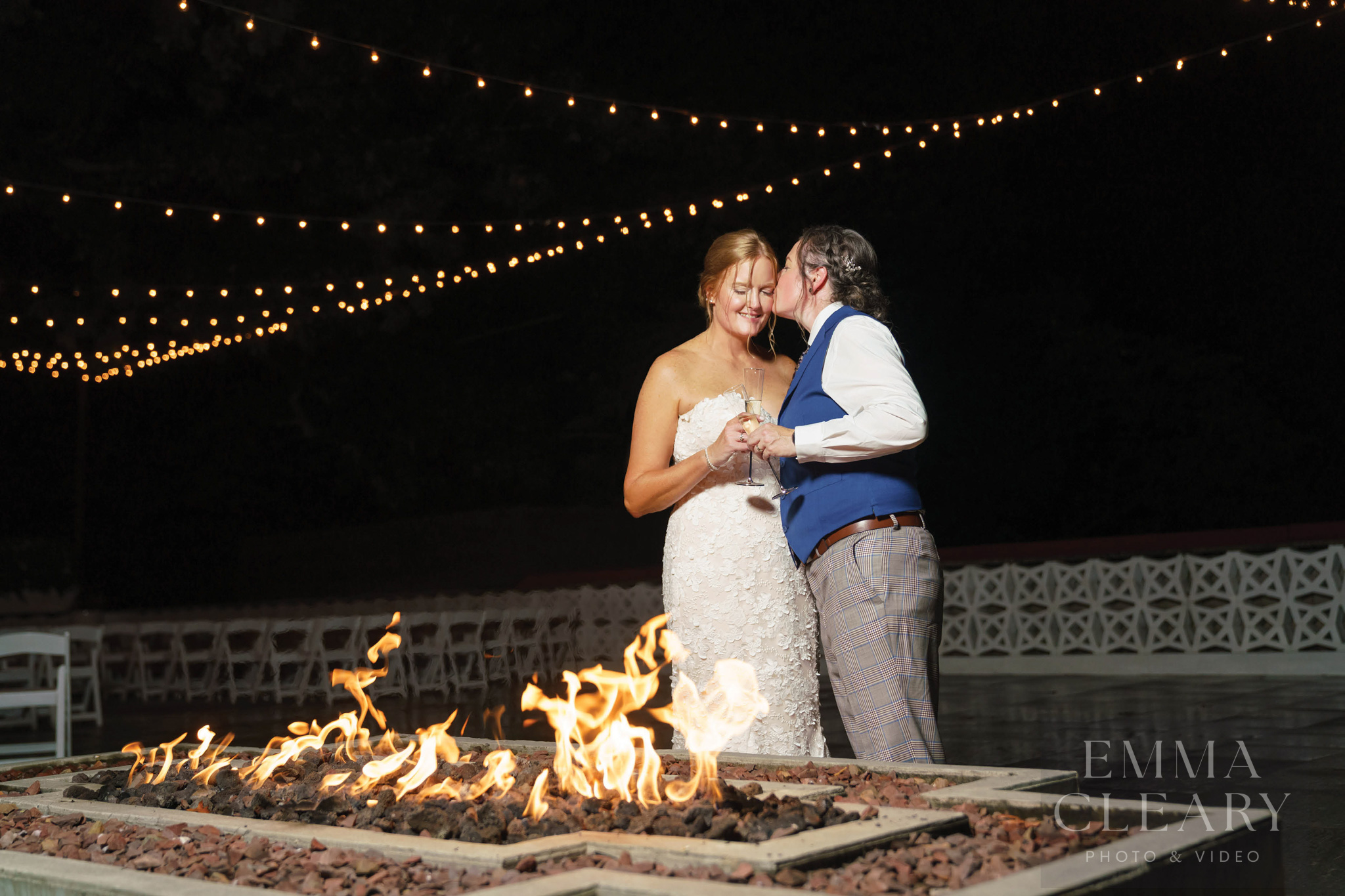 Wedding photo of a couple kissing