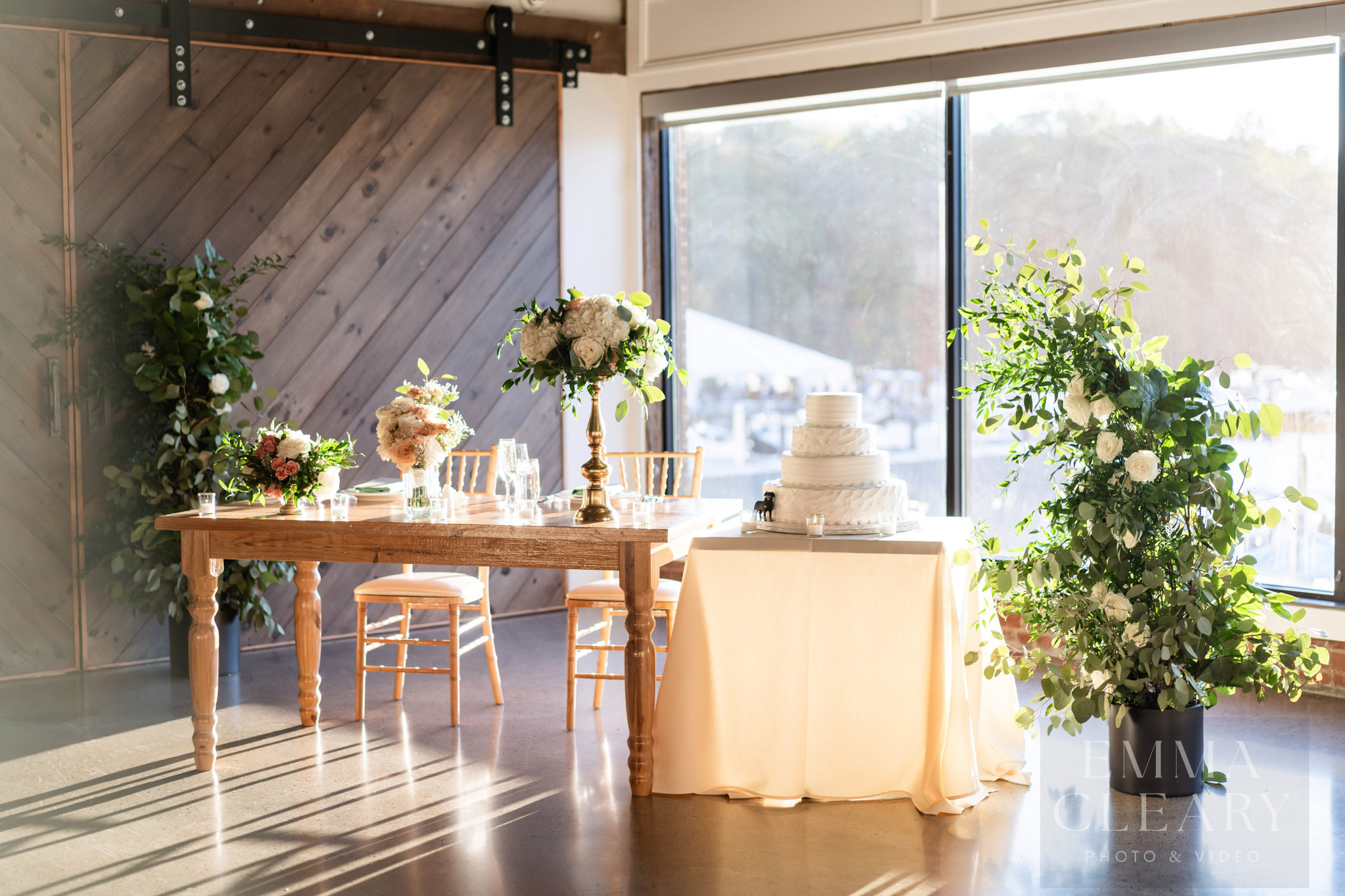 Factoria at Charles Point Wedding cake