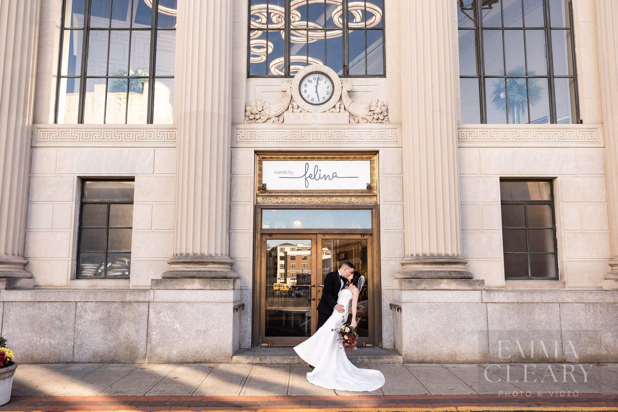 Felina Wedding kiss