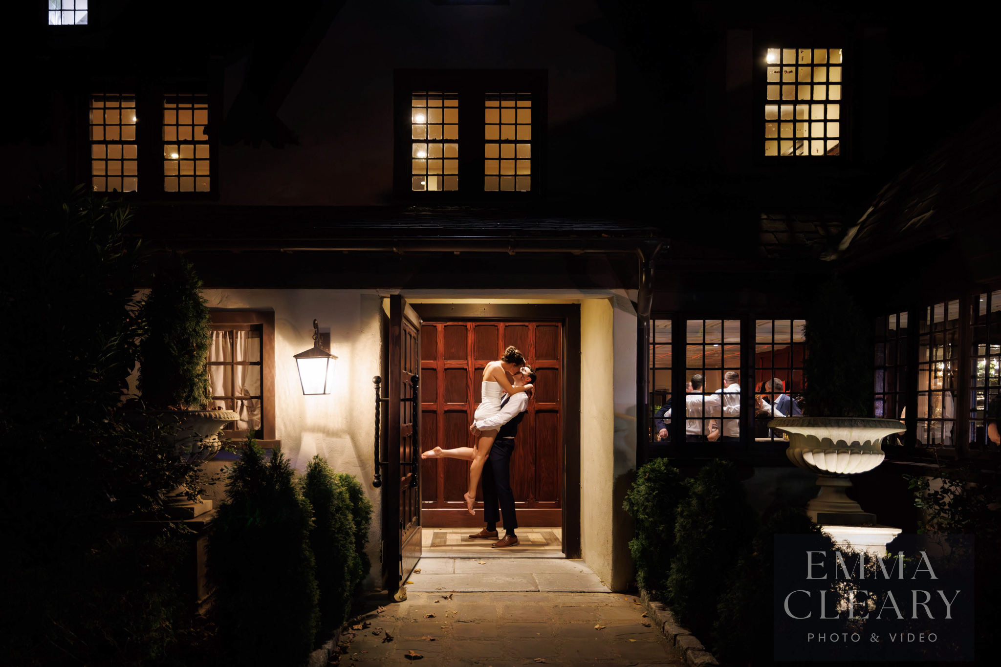 Hotel Du Village Wedding kiss