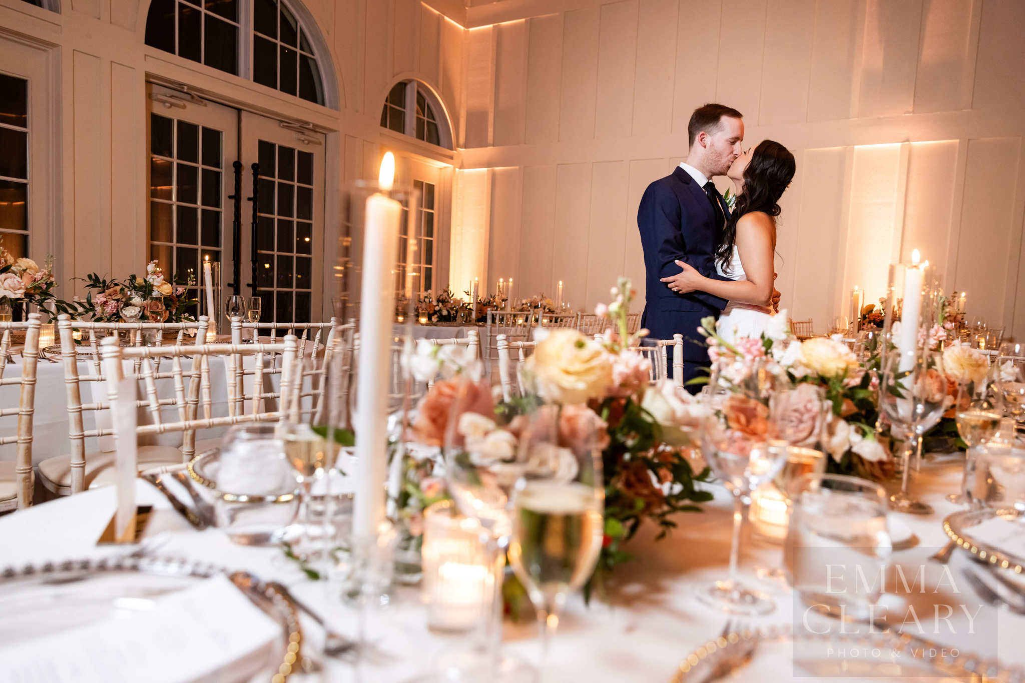 Ryland Inn Wedding kiss