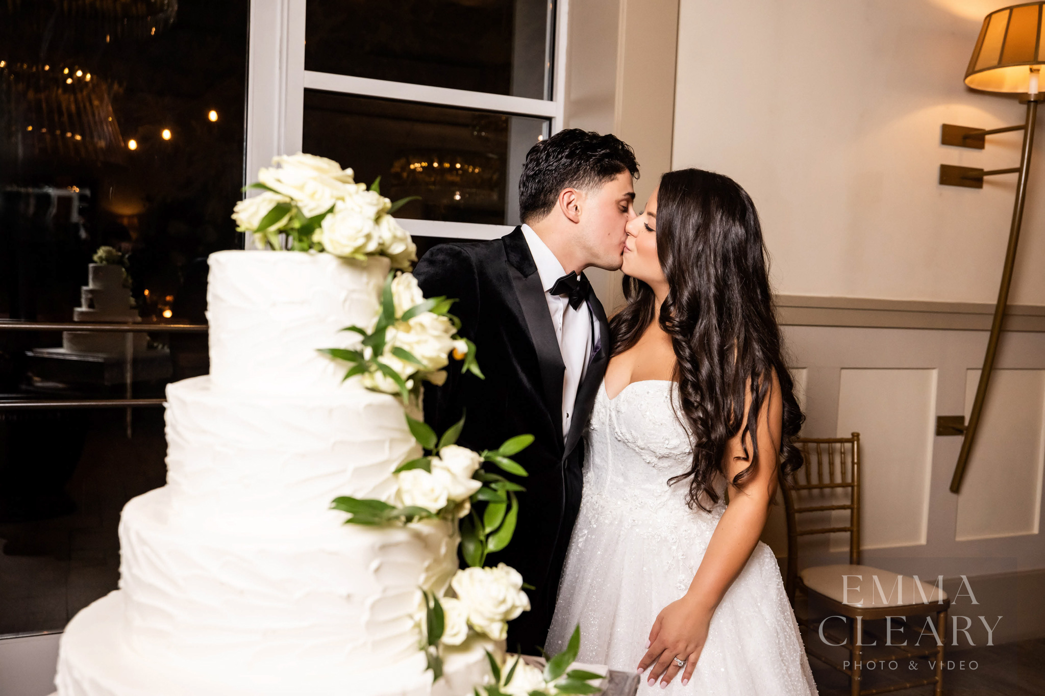 Stone House at Stirling Ridge Wedding kiss