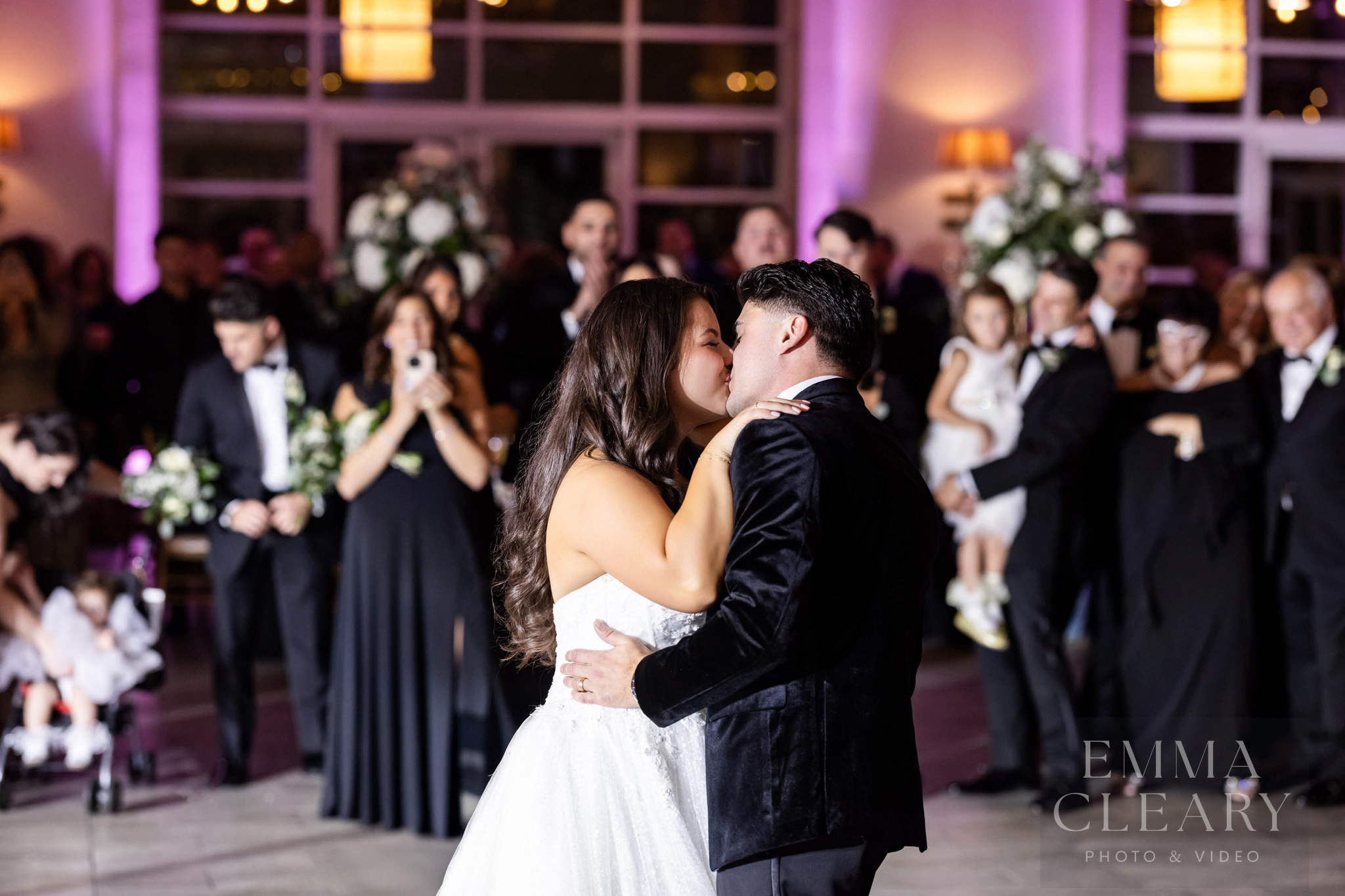 Stone House at Stirling Ridge Wedding kiss