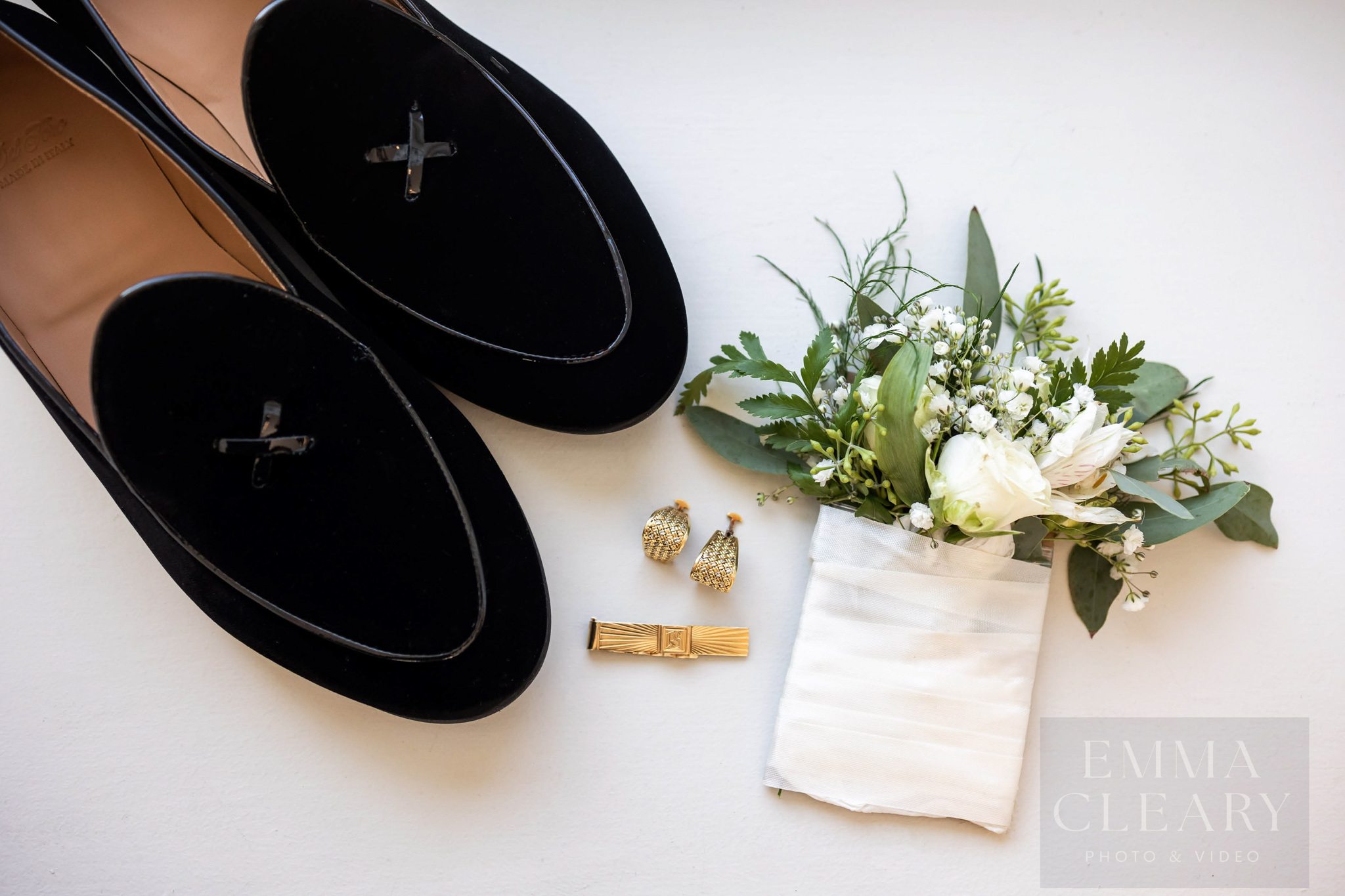 Groom's shoes, cufflinks, wedding boutonniere