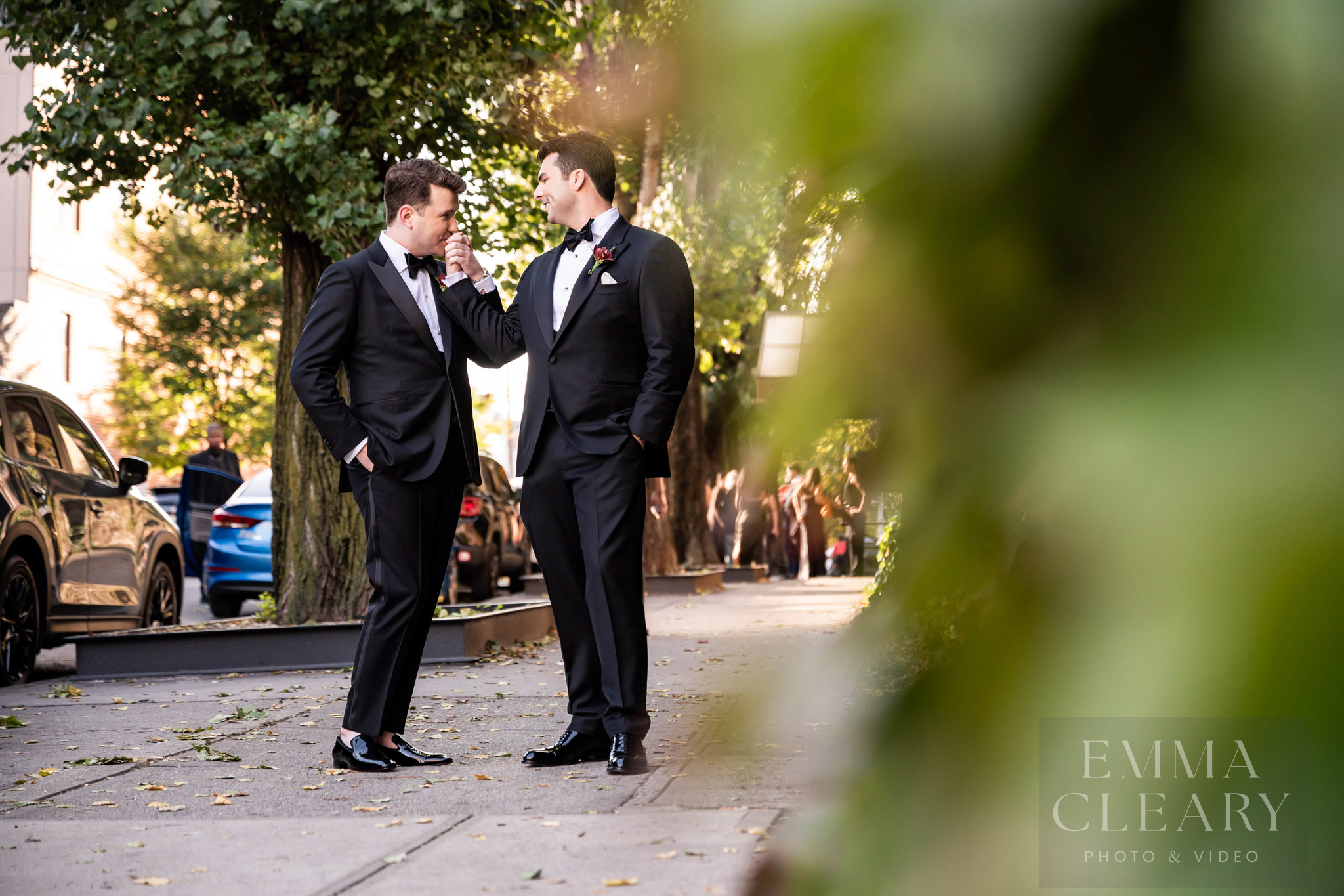 Wedding photo of a couple kissing