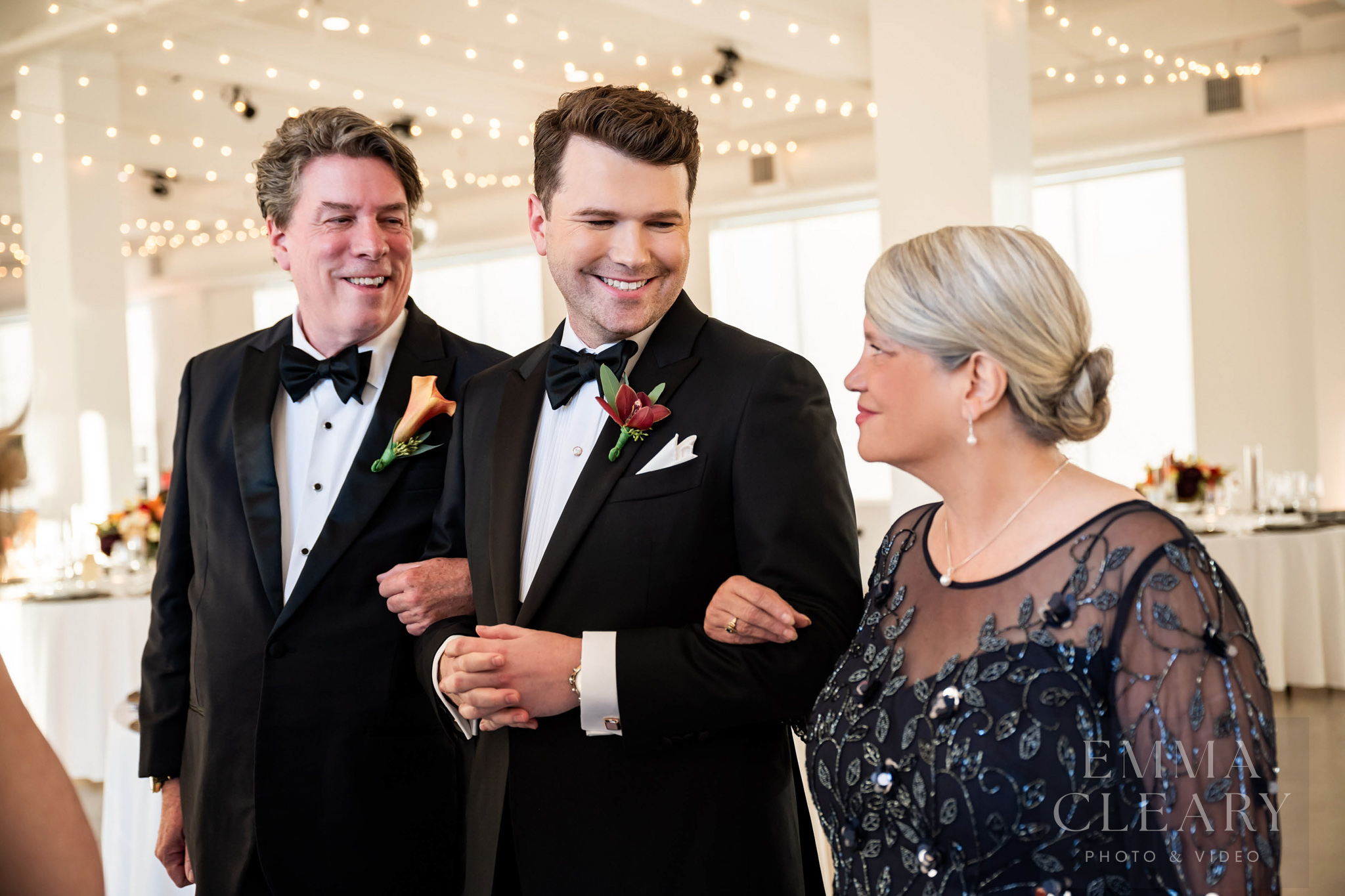 Photo of the groom with his parents
