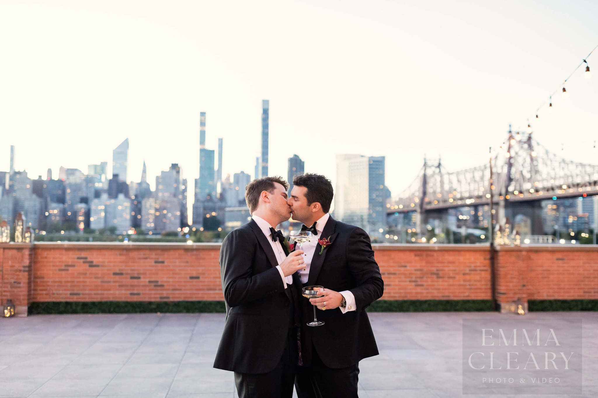 Wedding photo of a couple kissing