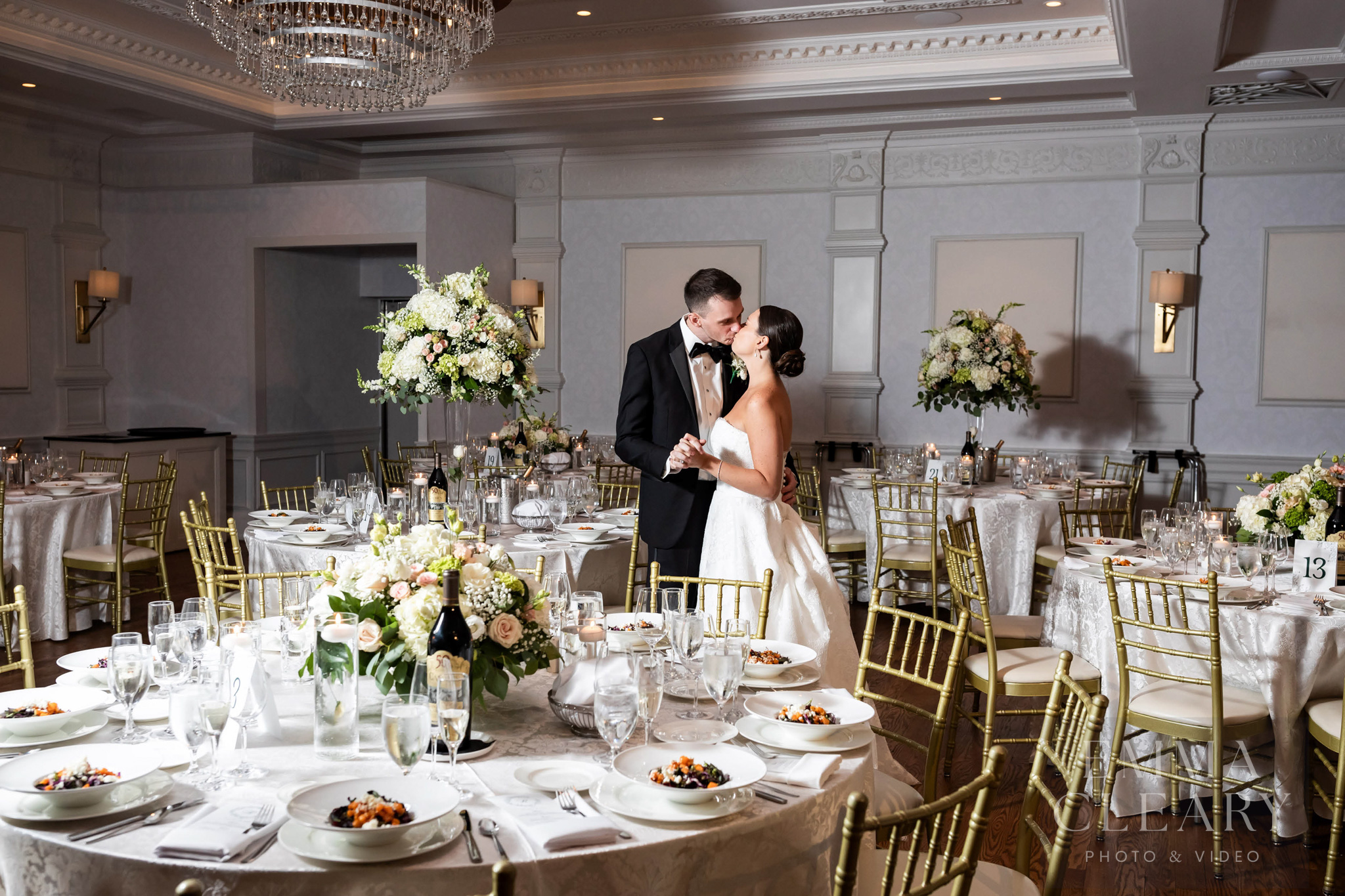The Lannin Wedding kiss