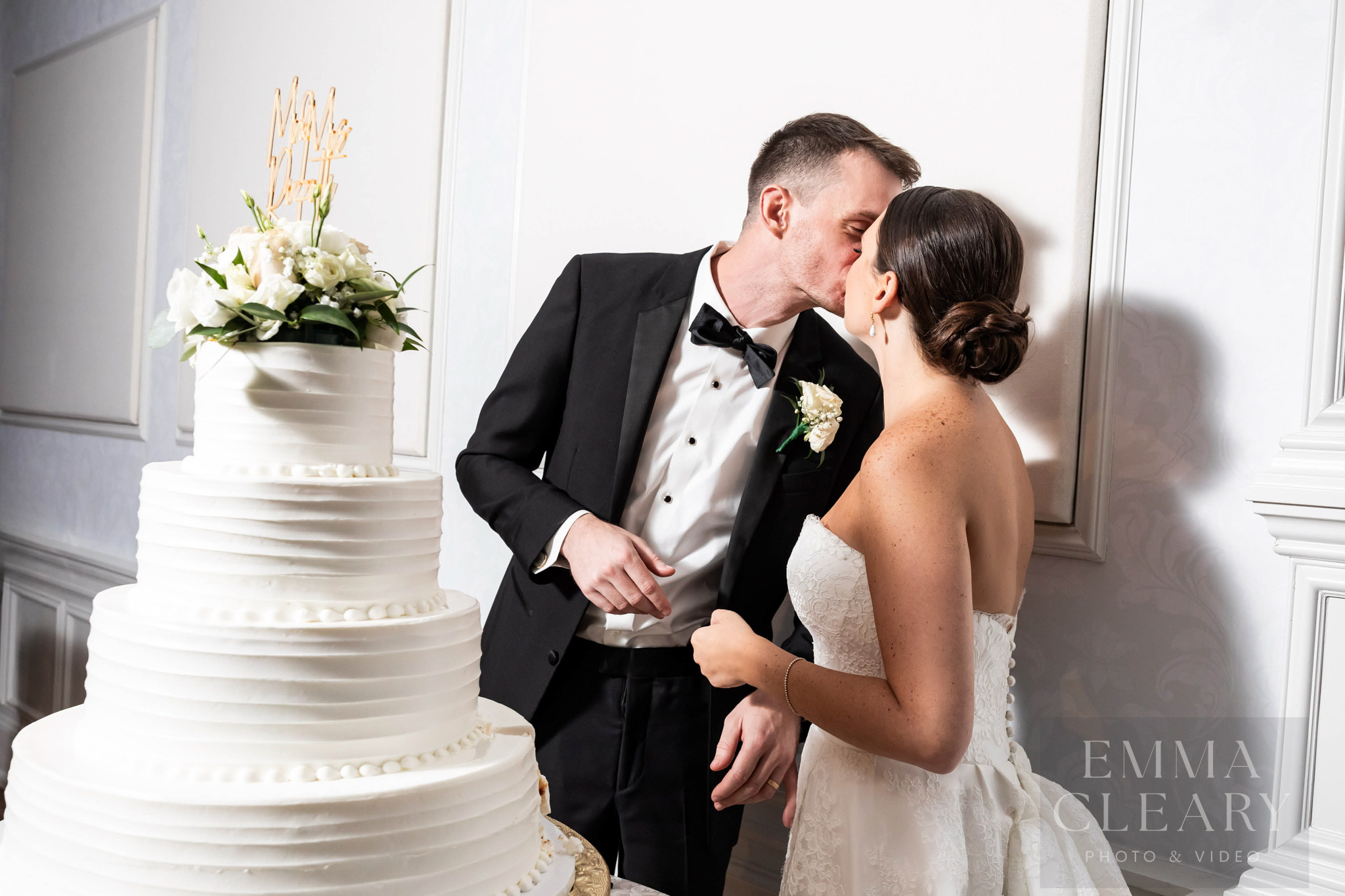 The Lannin Wedding kiss