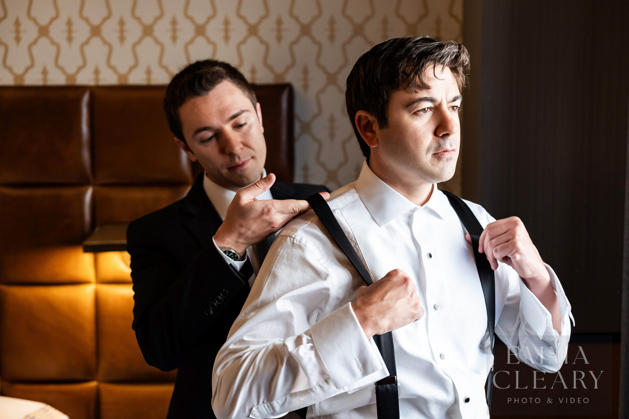 Best man helps the groom