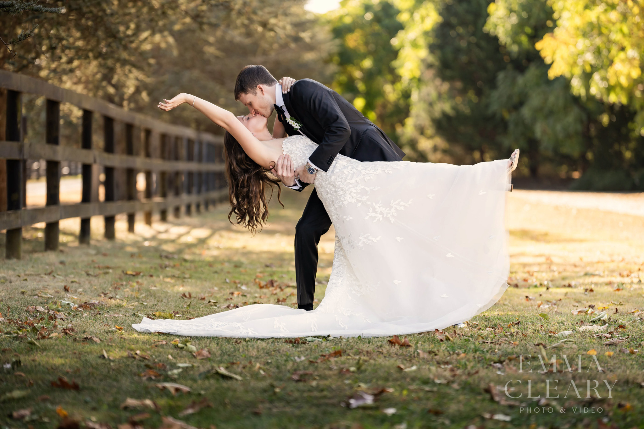 Wedding photo of a couple kissing